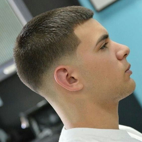 Cabello muy corto con taper