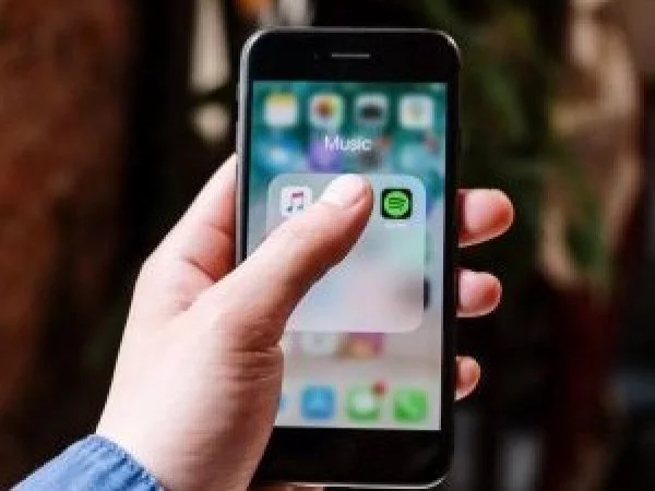 App de Spotify en celular