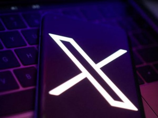 Logo de X (Twitter) en celular