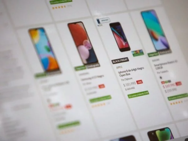 Navegación en página web de tienda adherida a Black Friday