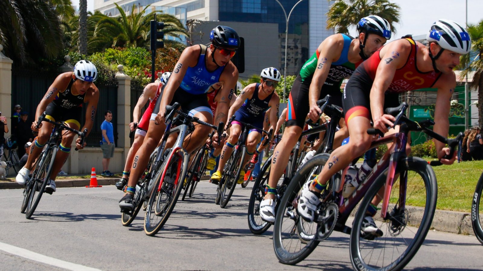 Hora de inicio de la triatlón femenina en Santiago 2023.