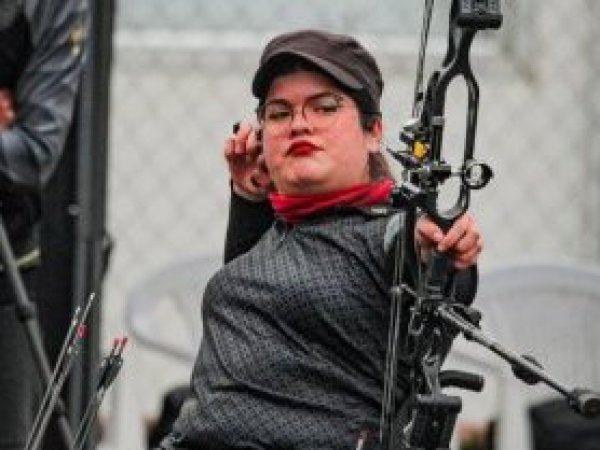 Mariana Zúñiga en el tiro con arco.