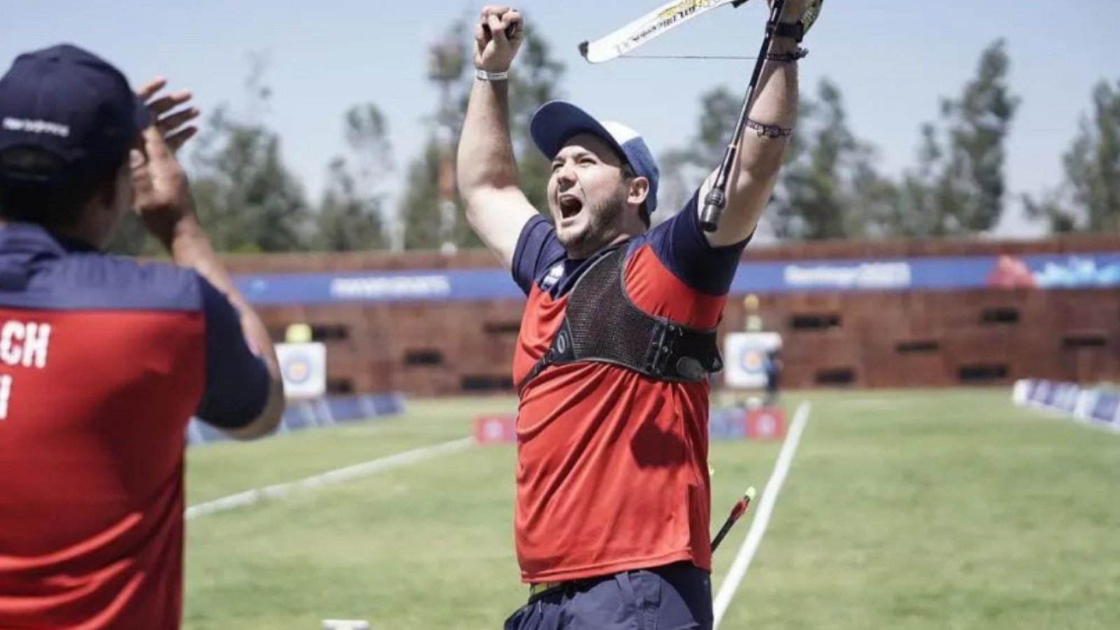 Ricardo Soto en tiro con arco.