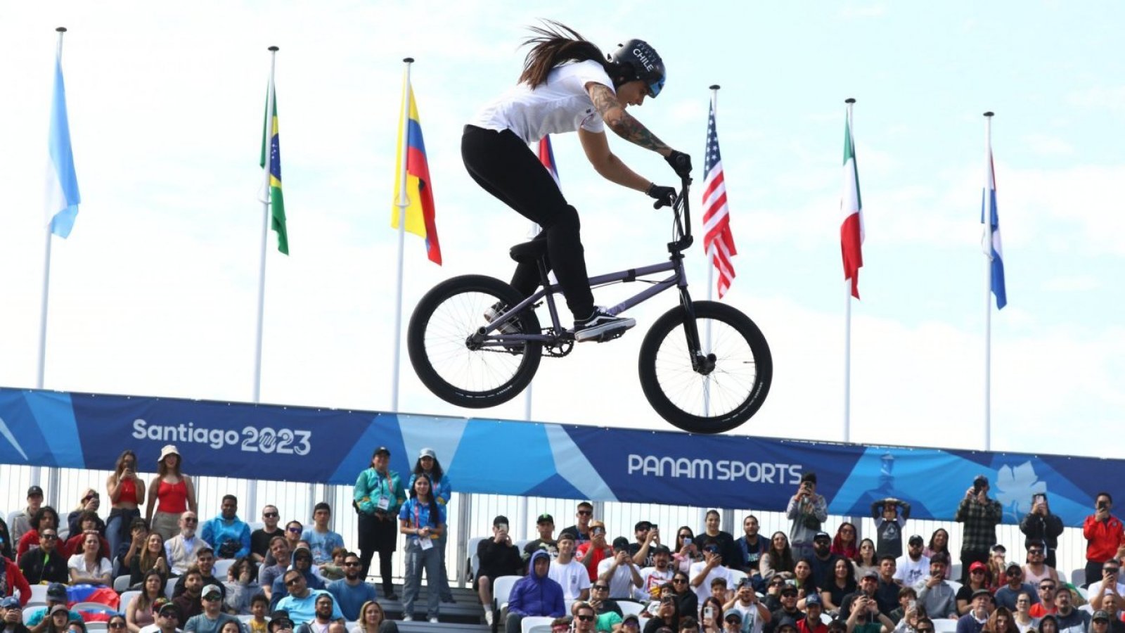 Macarena Pérez medalla de plata en BMX.