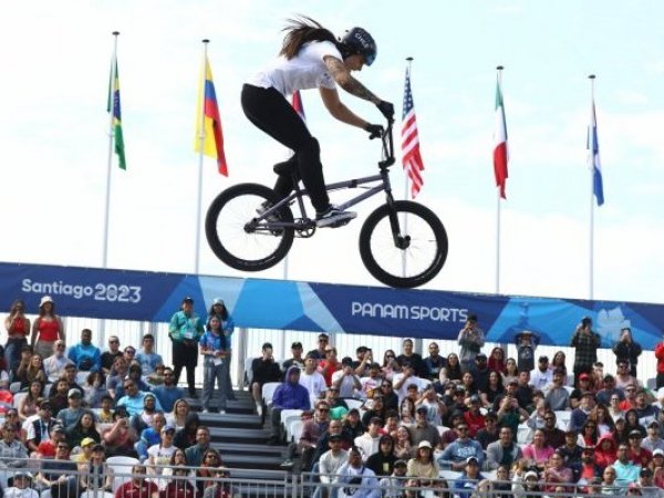 Macarena Pérez medalla de plata en BMX.