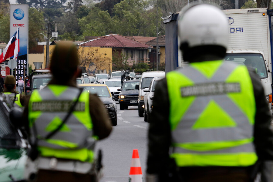 Carabineros en la calle. Fiscalización. Nueva Ley de Tránsito