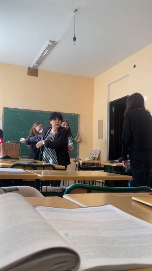 Profesora preocupada por sus alumnos