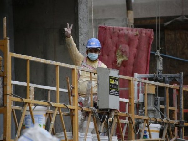 Feria laboral con más de 10 empleos.