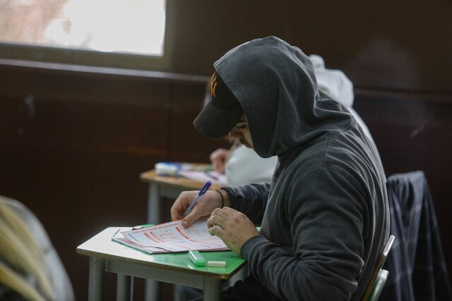 Estudiante rindiendo la PAES de invierno