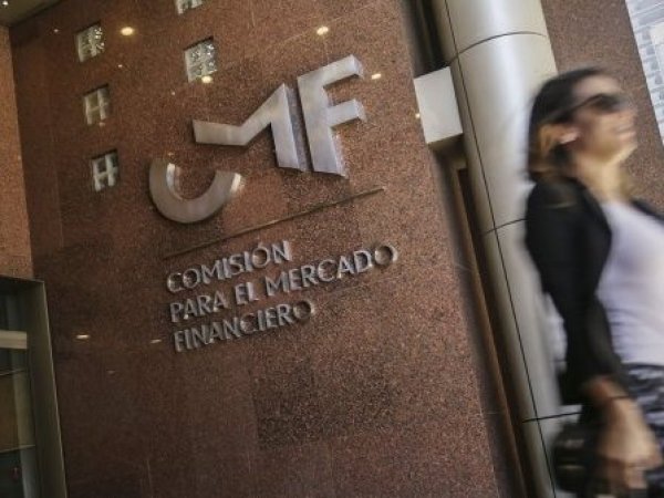 CMF solicita renuncia a asesora de Asuntos Coporartivos por 