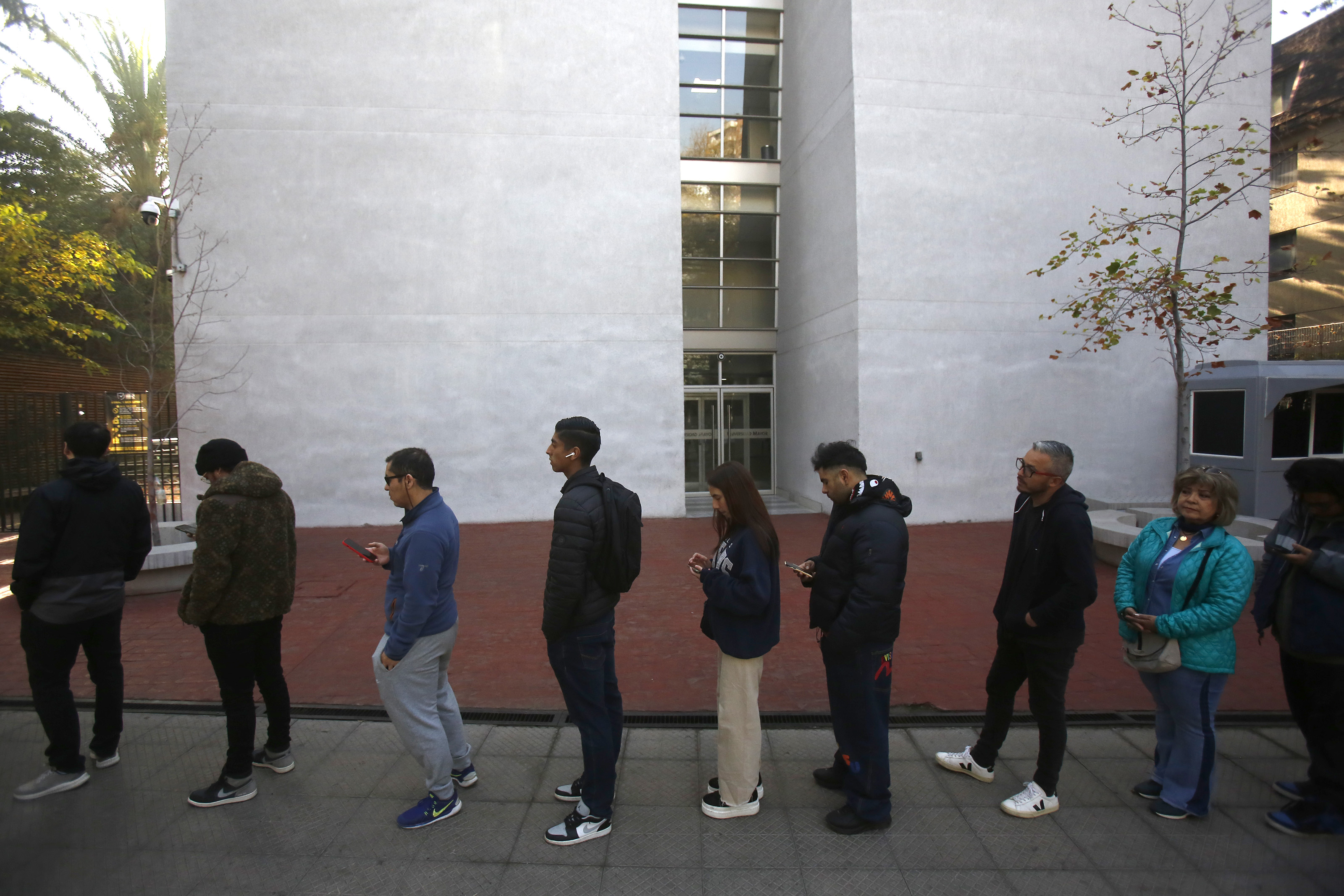 Fila de votantes. Plebiscito 2023.