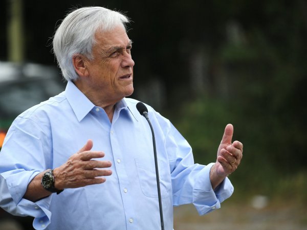 Sebastián Piñera votó en Liceo Sotomayor de Las Condes