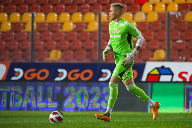 Cristóbal Campos jugando por la U de Chile