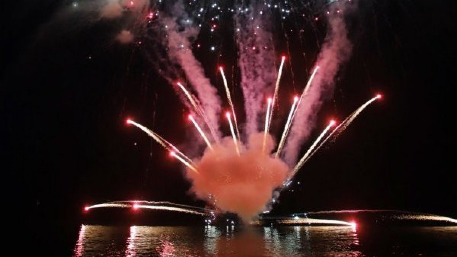 Año Nuevo 2024: Estas son las postales del ensayo de fuegos artificiales en Valparaíso