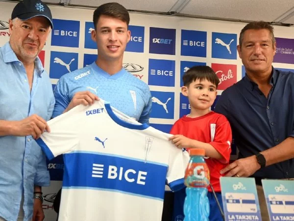 Alfred Canales en su presentación en la Universidad Católica