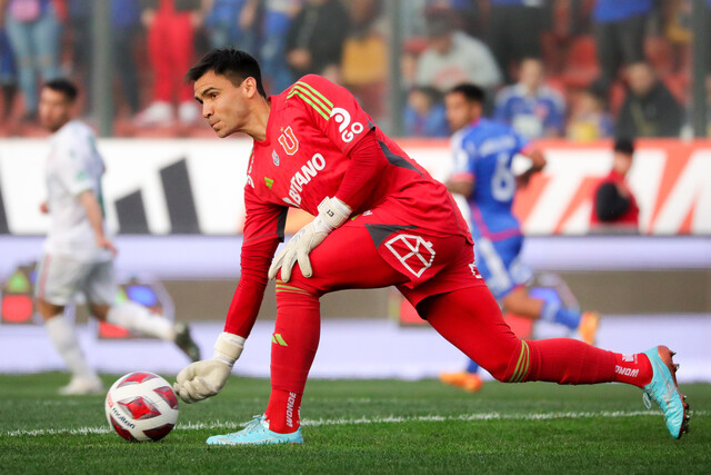 Christopher Toselli jugando por la Universidad de Chile