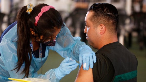 Casos Covid-19 siguen aumentando: Minsal registra casi 4.000 casos más en solo una semana