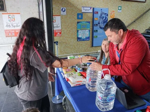Donaciones para los afectados por incendios forestales en Valparaíso.