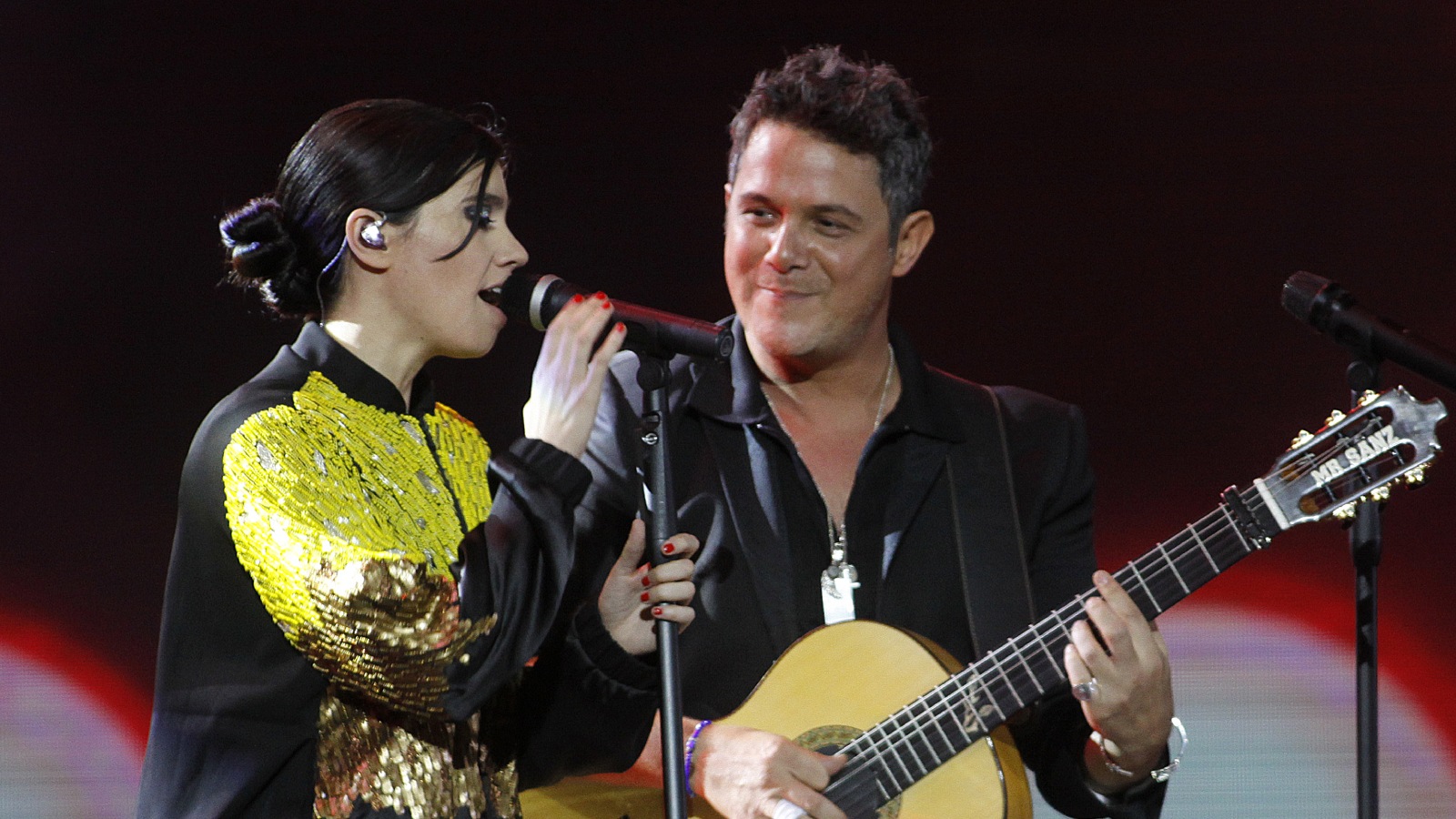 Javiera Mena y Alejandro Sanz en el Festival de Viña del Mar 2016