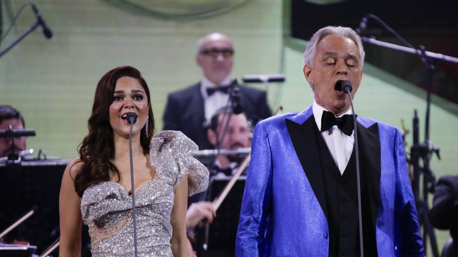 Larisa Martínez y Andrea Bocelli