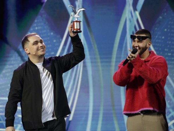 Lucho Miranda actuando en el Festival de Viña del Mar junto a Manuel Turizo
