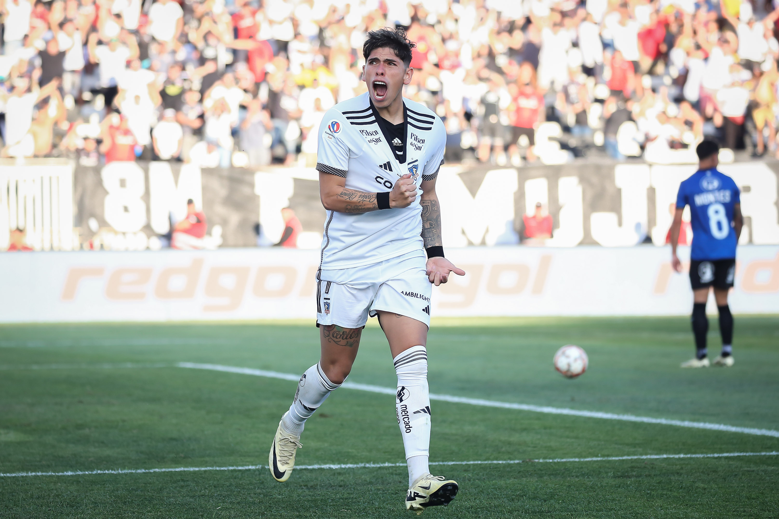 Carlos Palacios celebrando su gol ante Huachipato. 