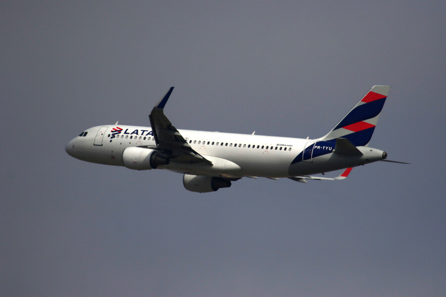 Avión de Latam. Travel Sale 2024 Latam