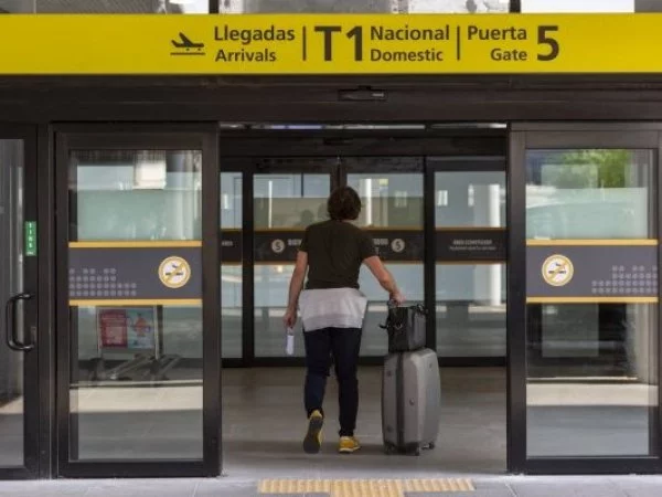 Viajera aeropuerto