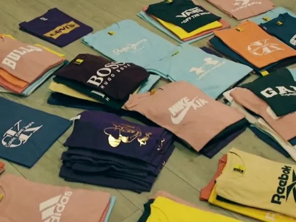 Clan familiar tenía fábrica de prendas de marca falsificadas