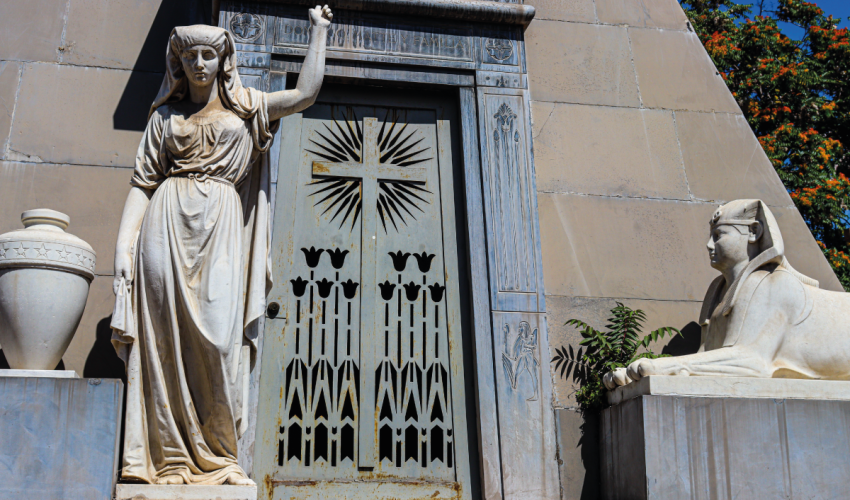 Símbolos de la muerte cementerio general día del patrimonio