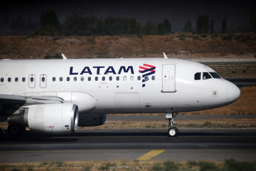 Avión LATAM. CyberDay LATAM.