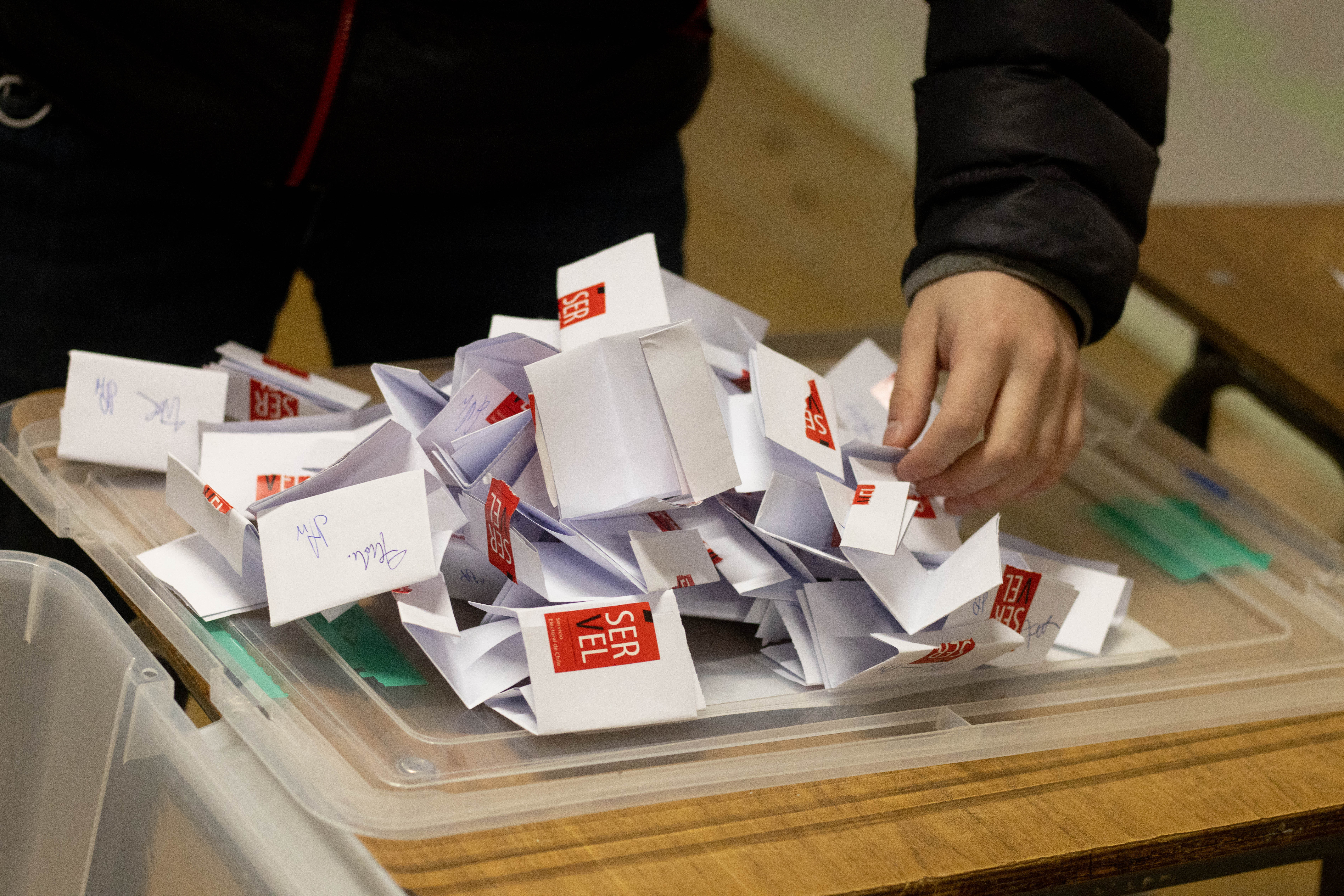 9 de junio feriado. Votos del Servel.