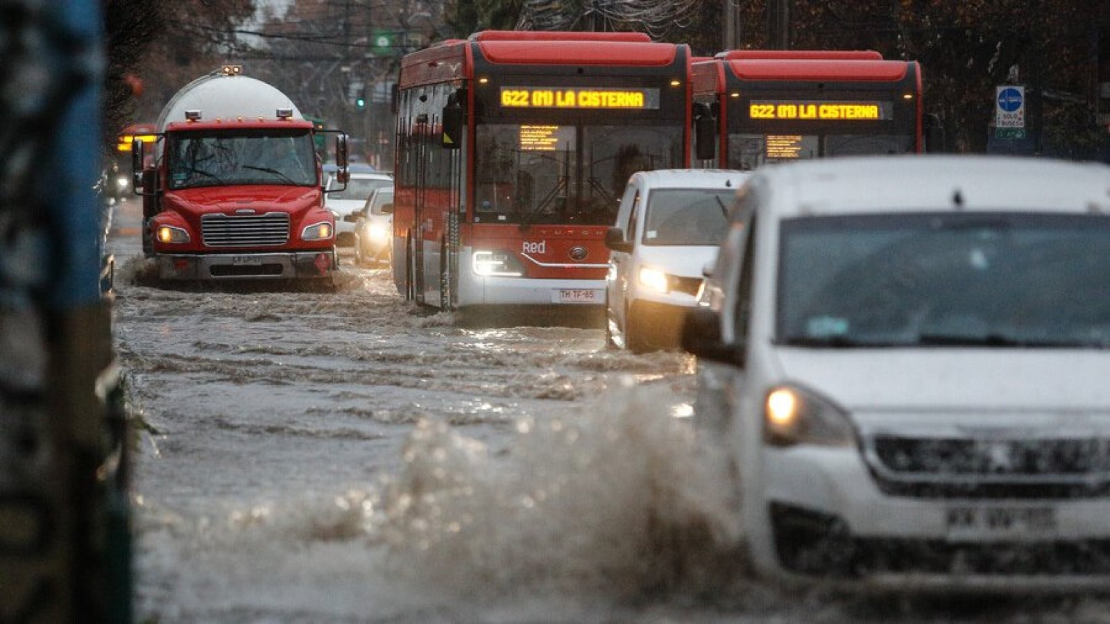 Calles inundadas en Santiago.