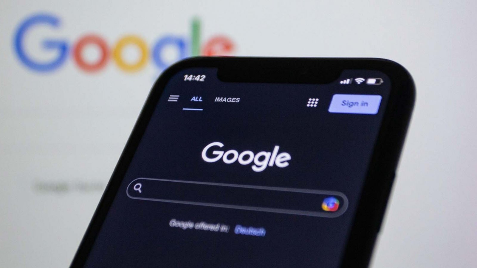 Estudiantes participando en el curso de Fundamentos de IA de Google en Coursera, Chile, 2024.