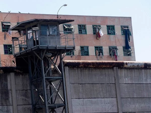 Sobrepoblación en cárceles chilenas.