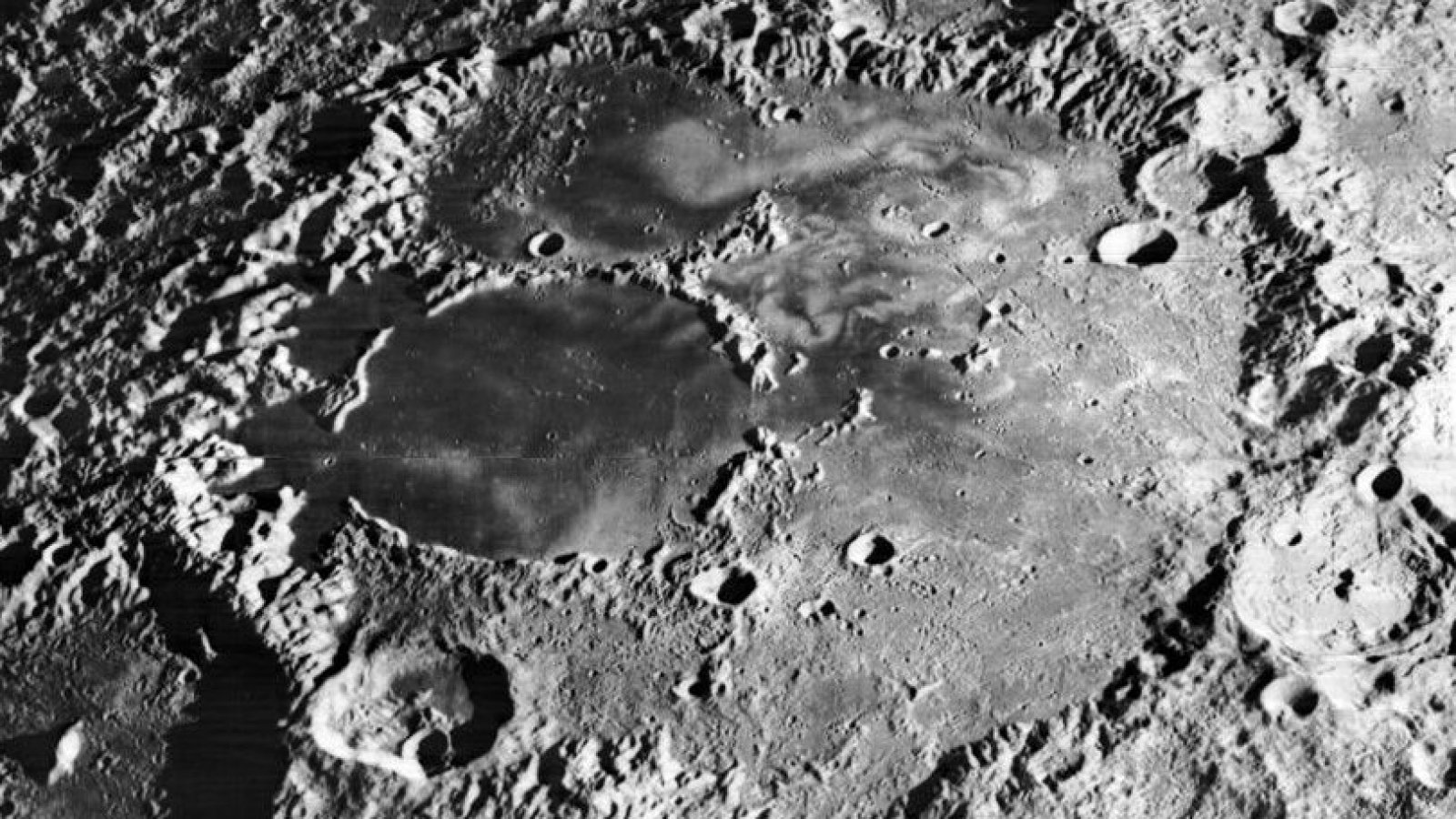 Remolino Lunar, que según una nueva investigación de Stanford, podría ser causado por campos magnéticos pertenecientes a la ilmenita