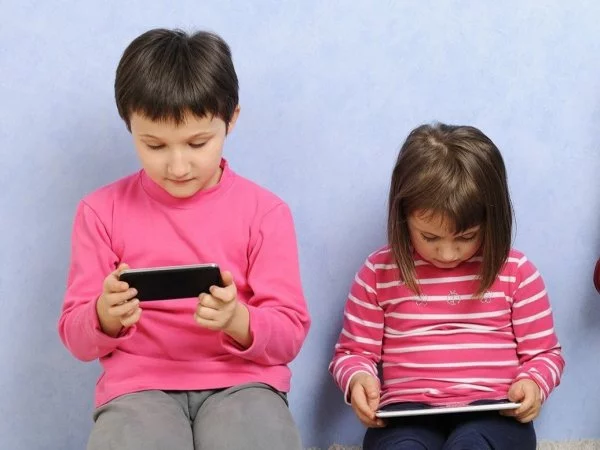 Uso de celulares en los niños ¿cuáles son los pros y los contras según los expertos?