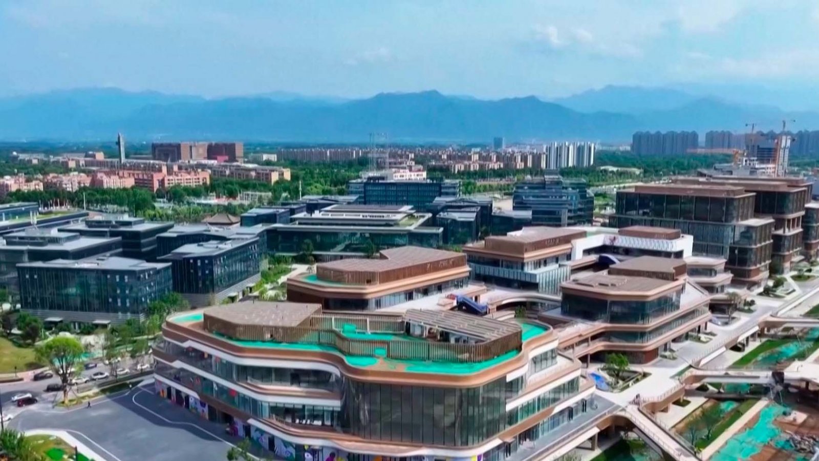 Investigadores trabajando en un laboratorio de la Universidad Politécnica del Noroeste en Shaanxi, China. 2024.