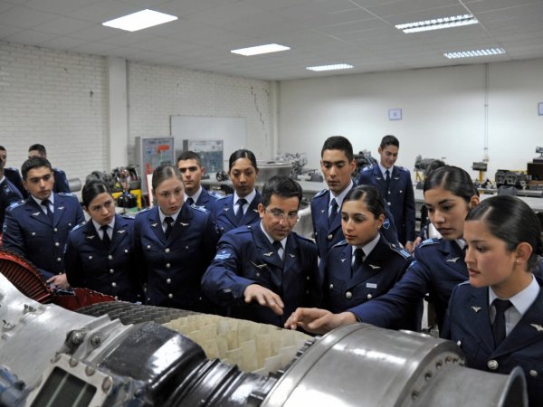 Escuela Especialidades de la Fach