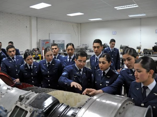 Escuela Especialidades de la Fach