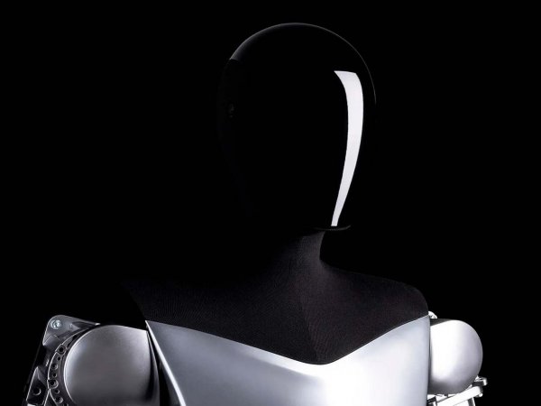 Robots humanoides de Tesla trabajando en fábricas en 2025.