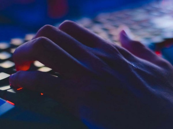 Participantes colaborando en la Hackathon: Data Challenge in the Cloud en las oficinas de Google Cloud. Chile, 2024.