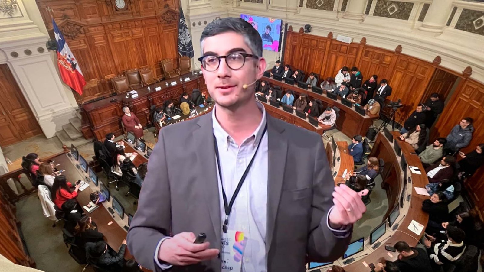 Giovanni Vecchio presentando su charla sobre la transformación de espacios urbanos para un futuro sostenible en el Congreso Jóvenes Futuro.