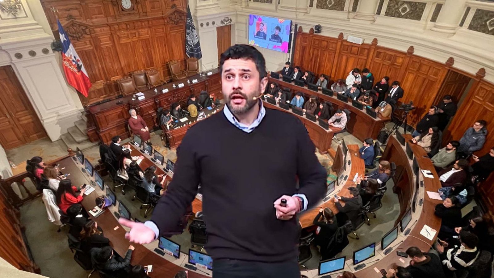 Juan Pablo Duhalde durante su charla sobre el protagonismo juvenil y la importancia de crear espacios en instituciones públicas para las juventudes en Chile.