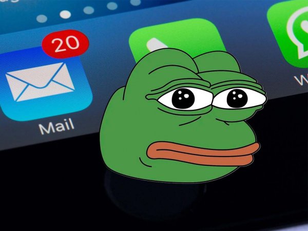 Imagen de notificaciones de mails y memes en un celular.