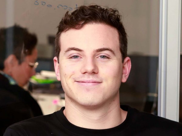 Creador de Tasky, una startup que conecta usuarios con estudiantes calificados en Chile.