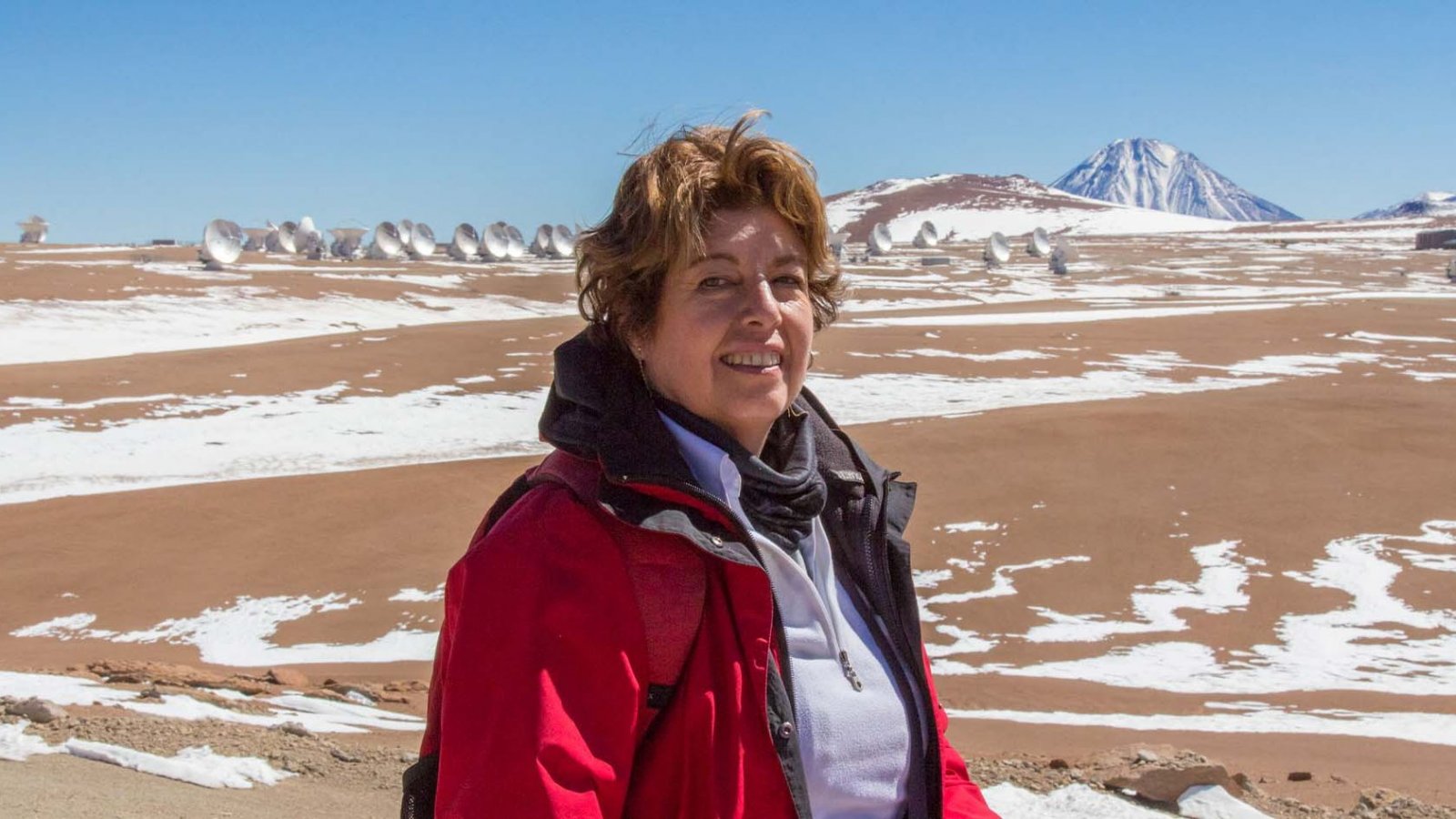 Mónica Rubio, destacada astrónoma chilena, asumiendo la vicepresidencia de la Unión Astronómica Internacional.