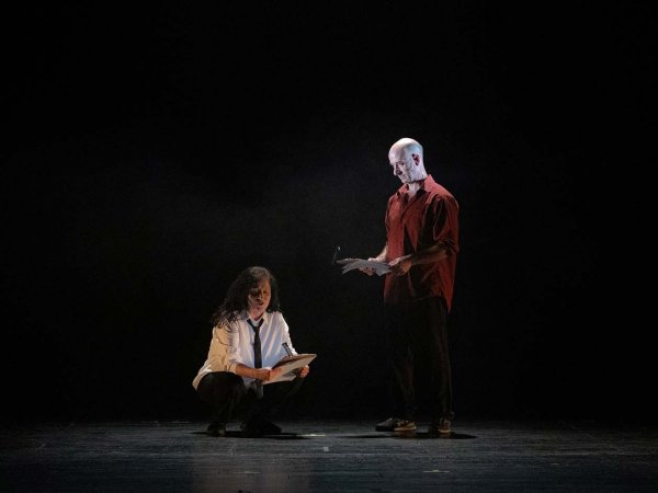 Participantes disfrutando de una conferencia en el Festival Puerto de Ideas Biobío 2024 en Concepción.