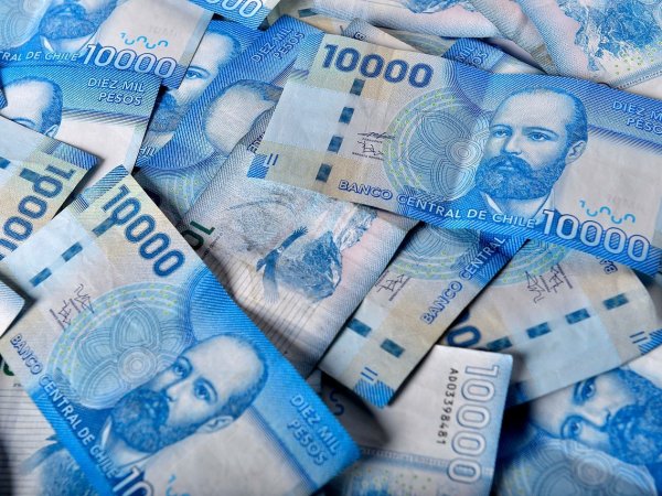 Bono al Trabajo de la Mujer pago anual. Billetes