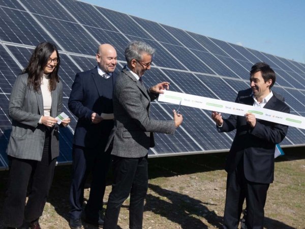 Inauguración del estacionamiento de paneles solares de Maipú.